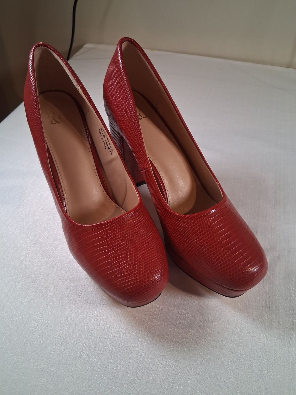 sku026 NY&C Women's Platform Pump in Red - "Camila" Size 9 NWOT